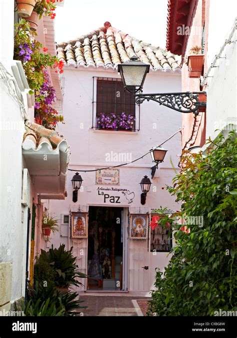 Shopping in Marbella Old Town .